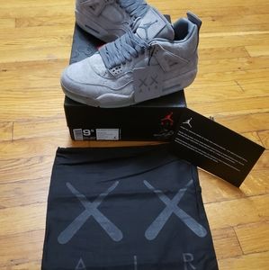 Jordan 4 Retro Kaws